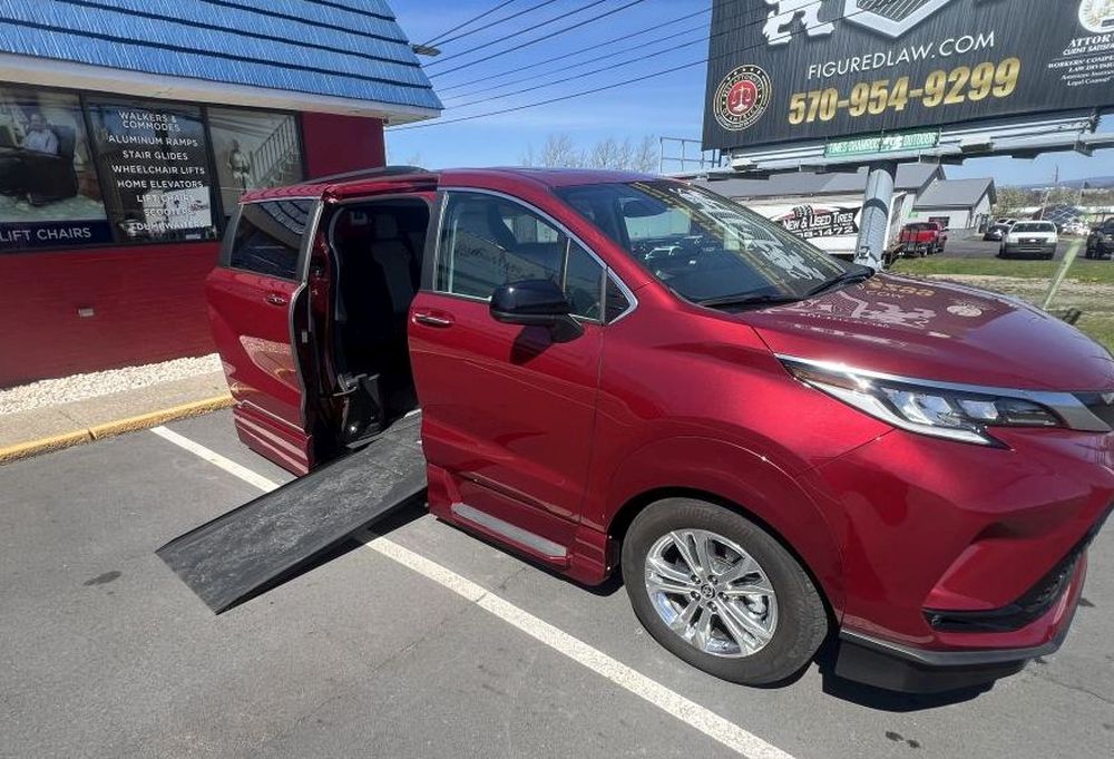 2023 Toyota Sienna Hybrid AWD Northstar Van Conversion